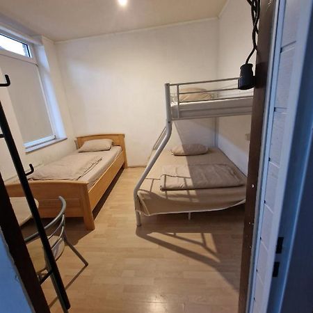 Dachgeschoss Hof Apartment เครเฟลด์ ภายนอก รูปภาพ