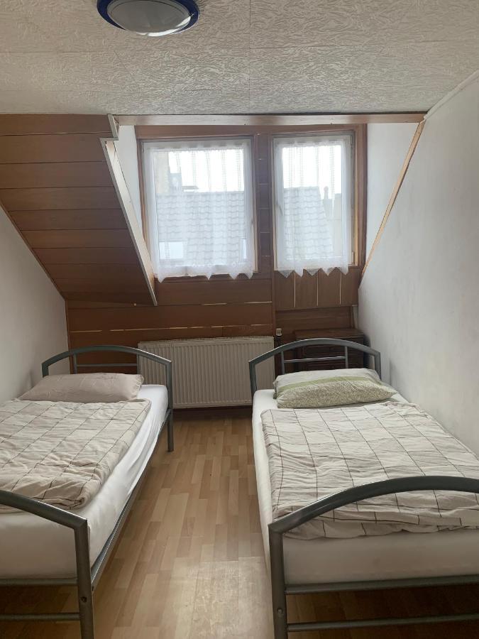 Dachgeschoss Hof Apartment เครเฟลด์ ภายนอก รูปภาพ