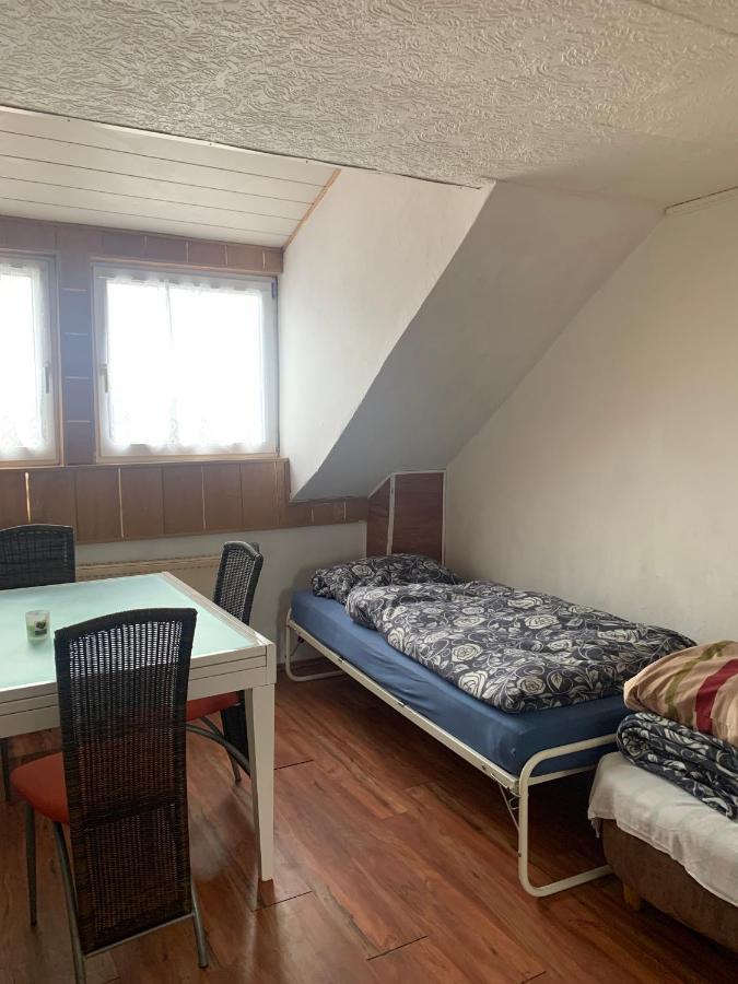 Dachgeschoss Hof Apartment เครเฟลด์ ภายนอก รูปภาพ