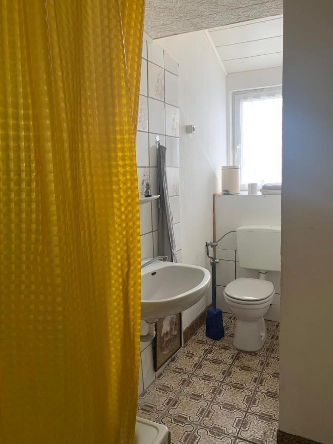 Dachgeschoss Hof Apartment เครเฟลด์ ภายนอก รูปภาพ