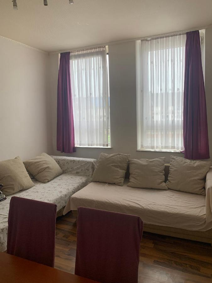 Dachgeschoss Hof Apartment เครเฟลด์ ภายนอก รูปภาพ