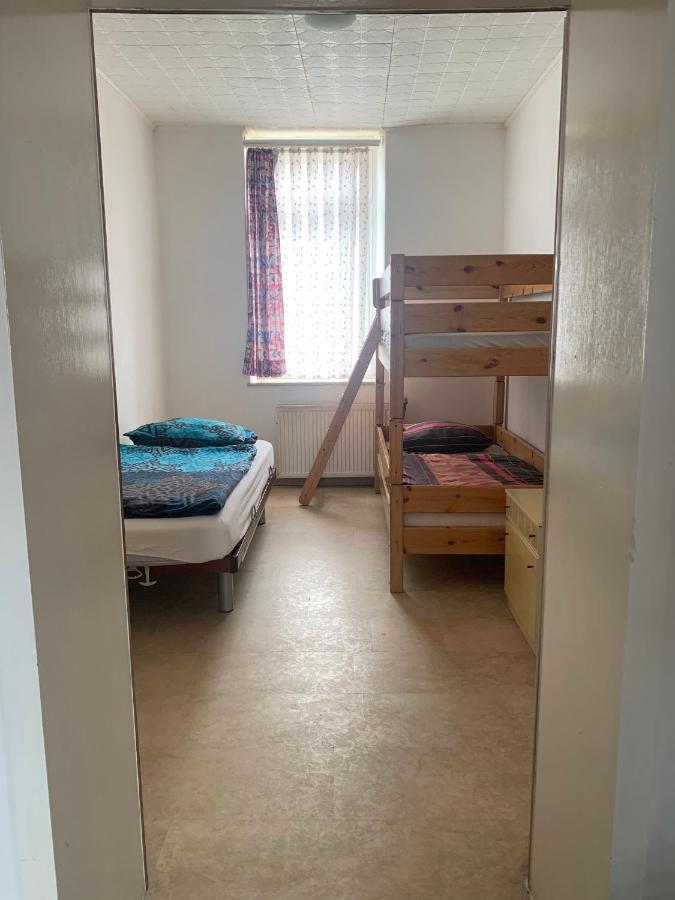 Dachgeschoss Hof Apartment เครเฟลด์ ภายนอก รูปภาพ